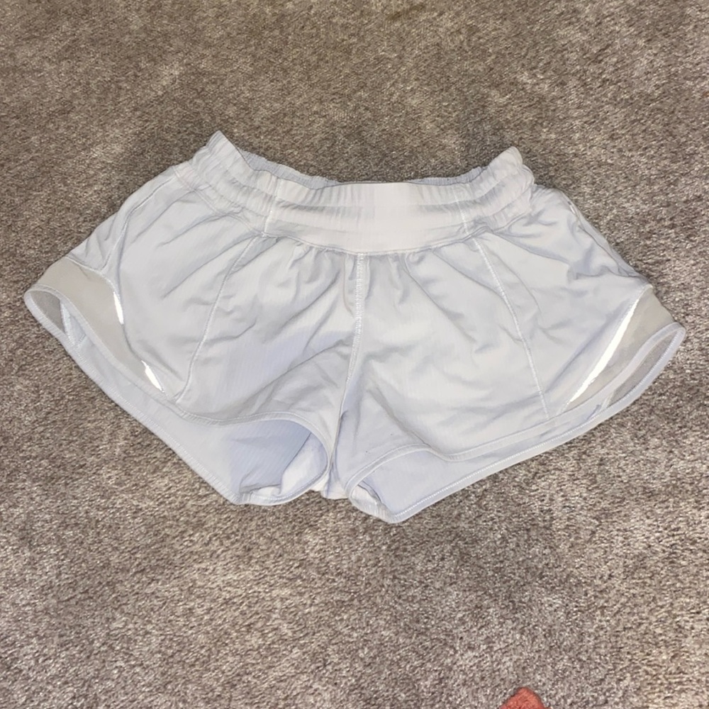 Lululemon Grayish White Hotty Hot Low Rise Lined Short 2.5” Size 2